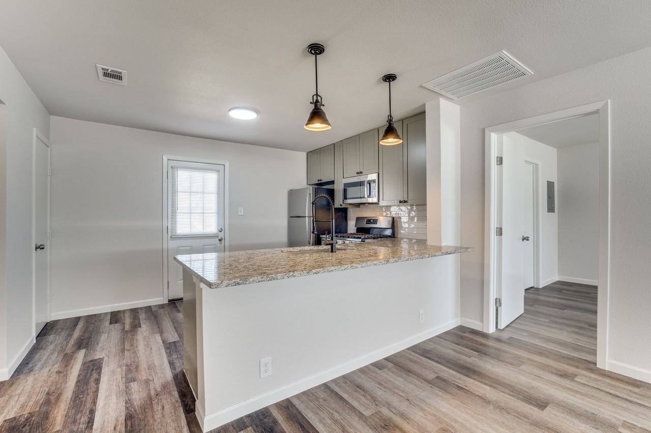 1302 Margie St - Photo 4 of 15