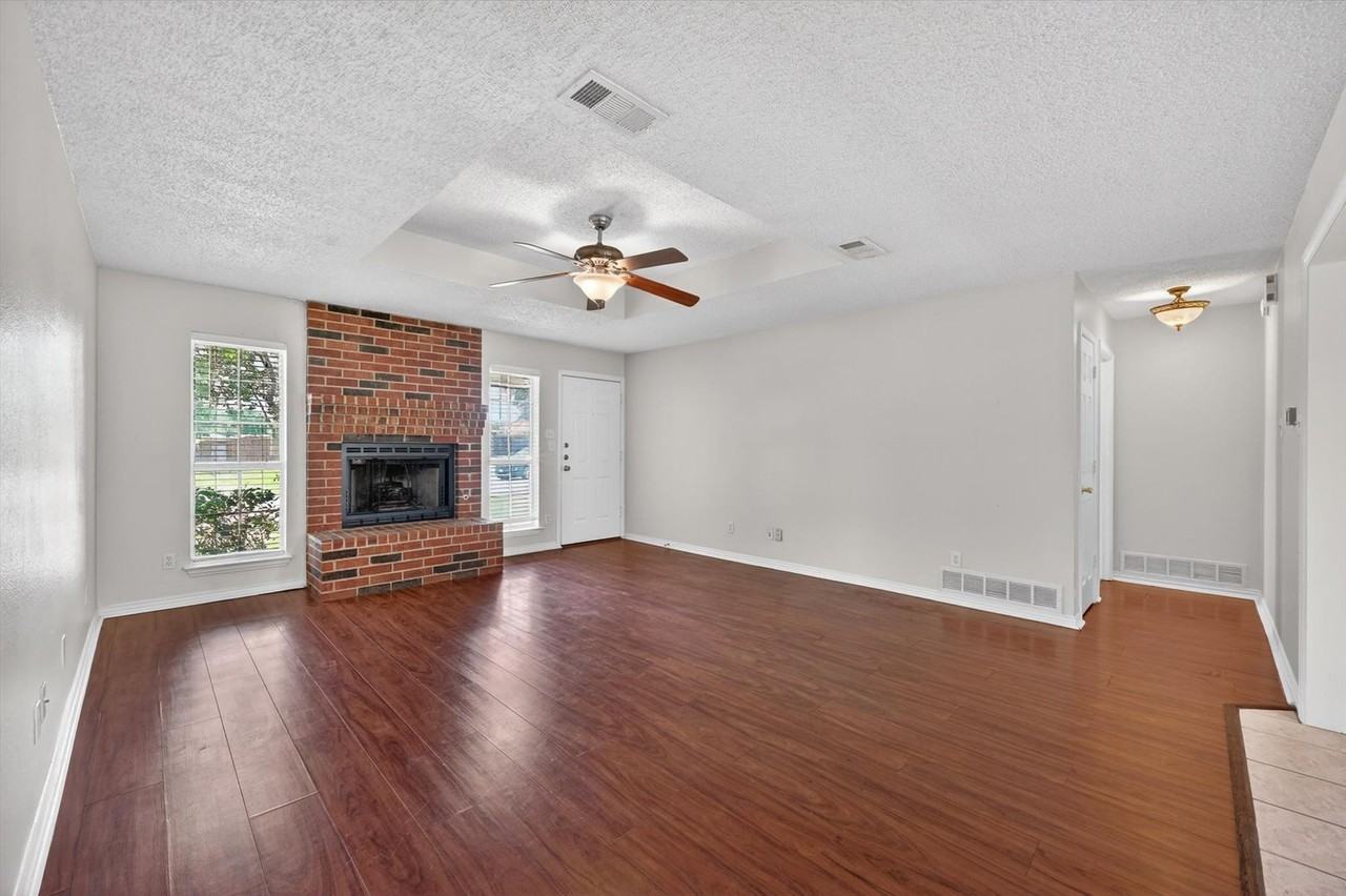 3225 Hollycreek - Photo 2 of 20
