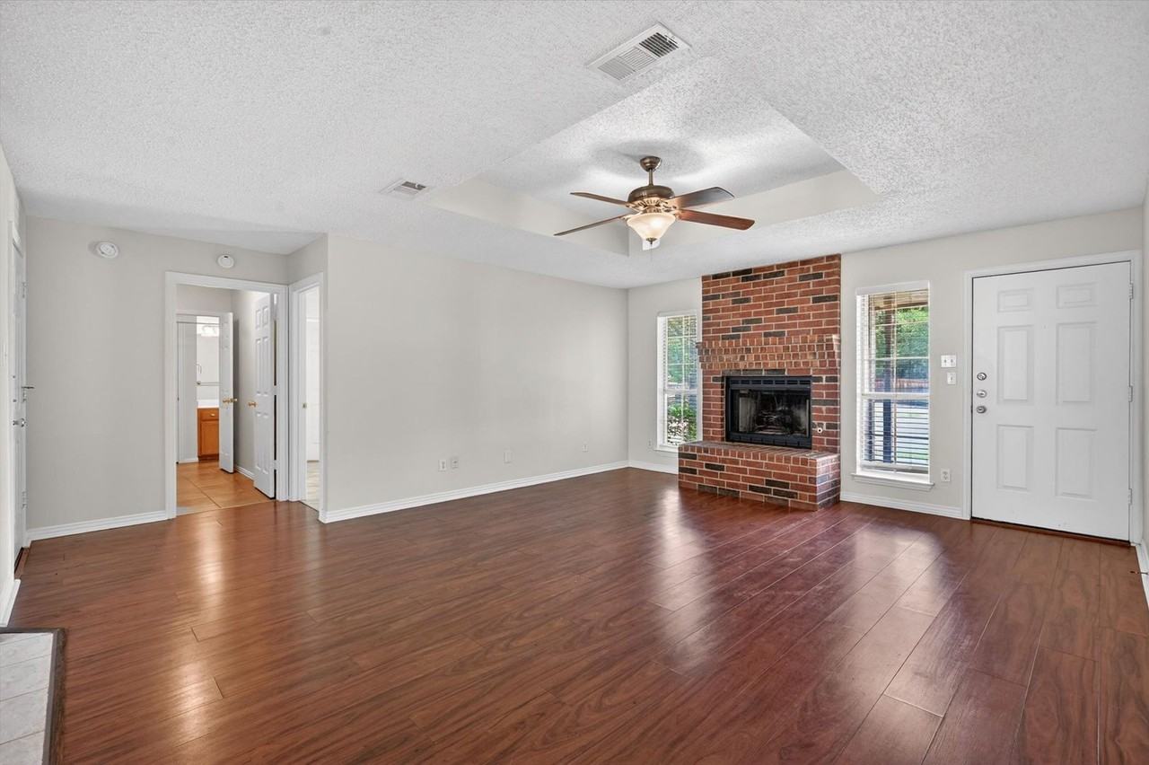 3225 Hollycreek - Photo 3 of 20