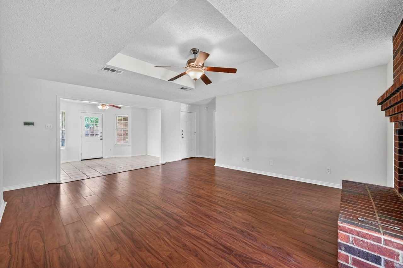 3225 Hollycreek - Photo 4 of 20