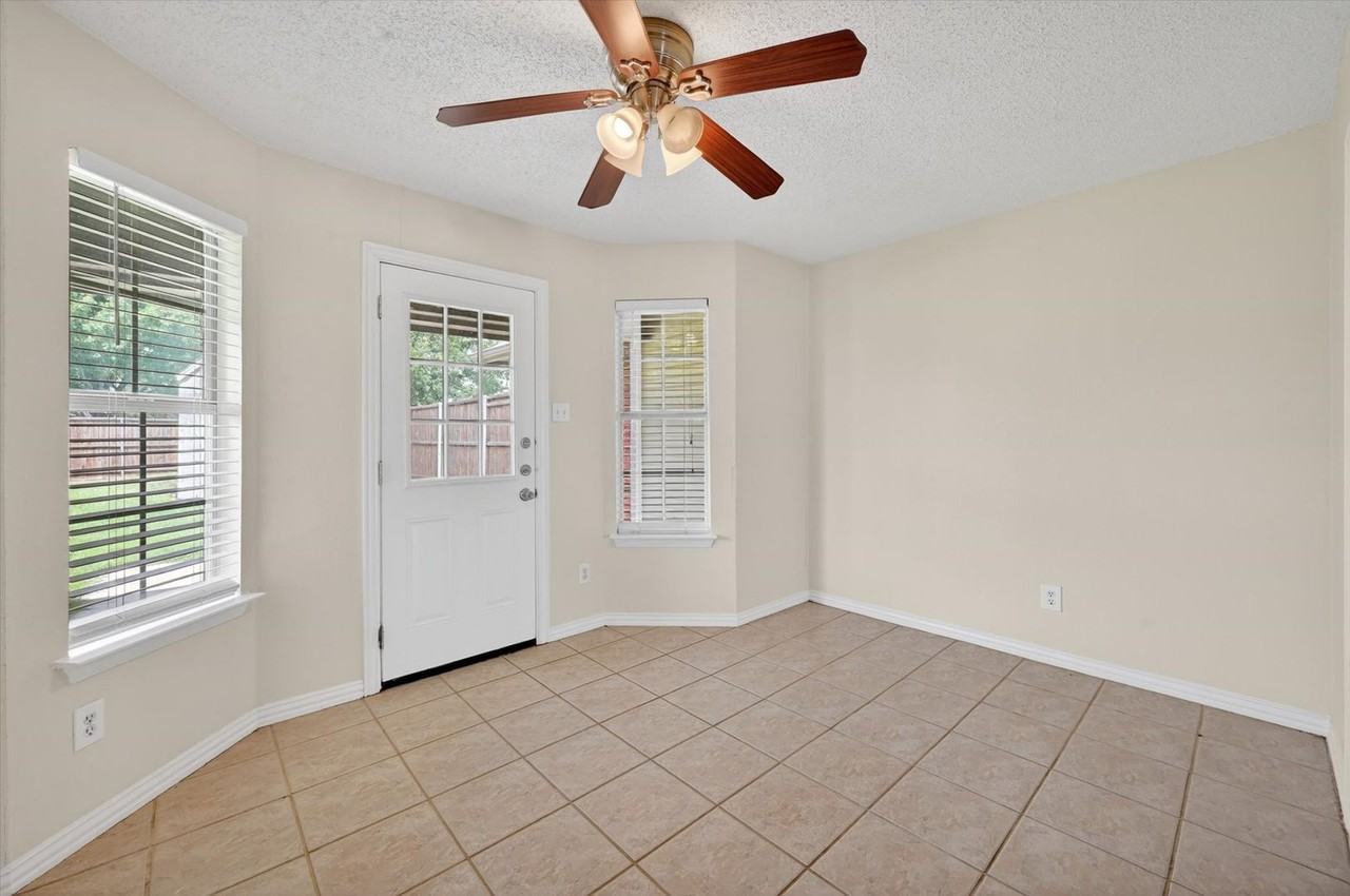 3225 Hollycreek - Photo 5 of 20