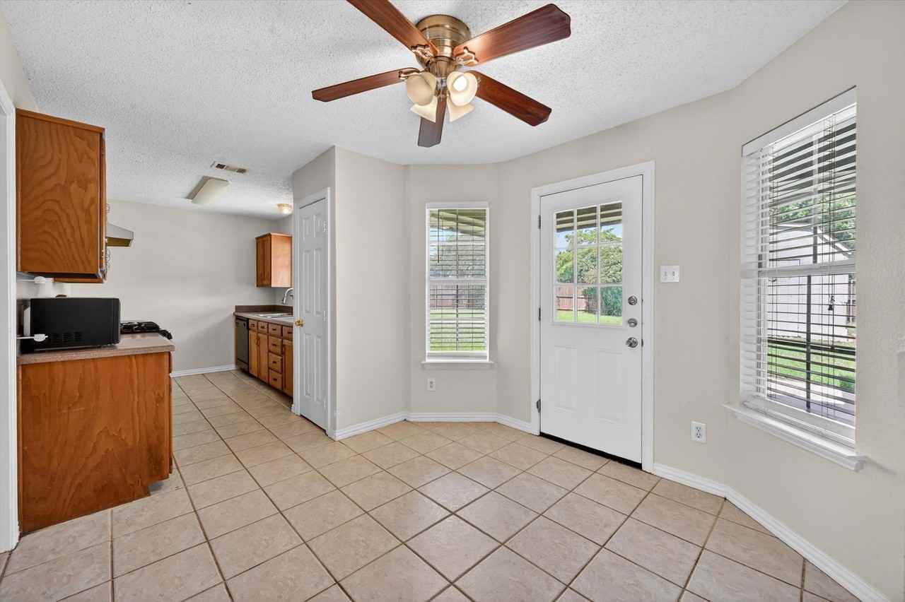 3225 Hollycreek - Photo 6 of 20
