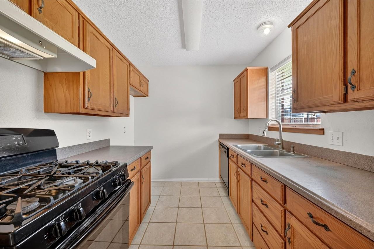 3225 Hollycreek - Photo 7 of 20