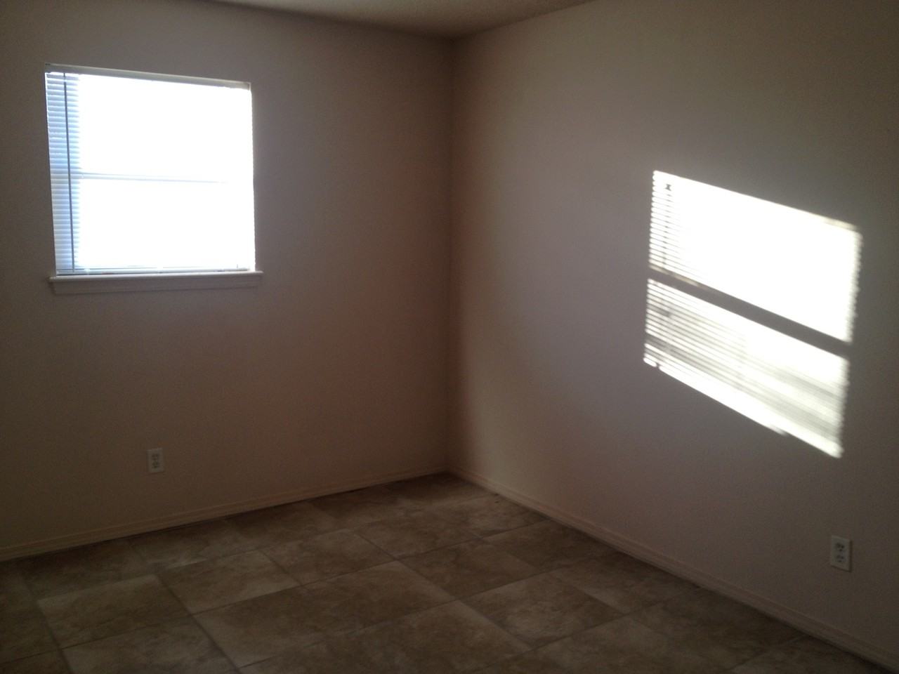 1248 W Sunset Dr - Photo 4 of 8