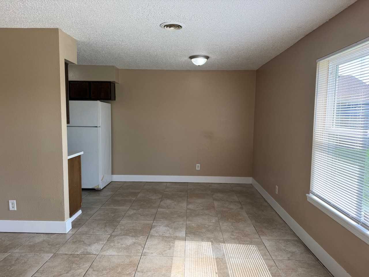 1248 W Sunset Dr - Photo 5 of 8