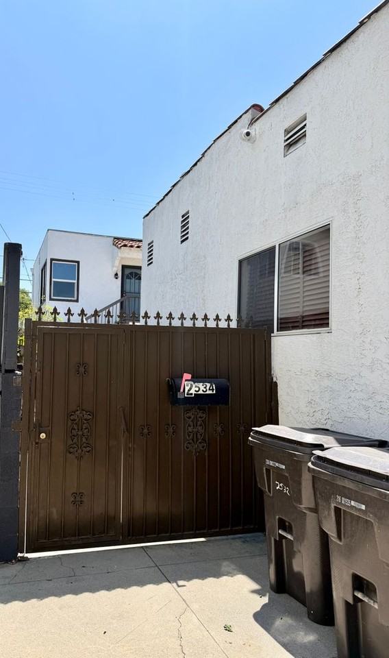 2534 Cedar Ave - Photo 3 of 15