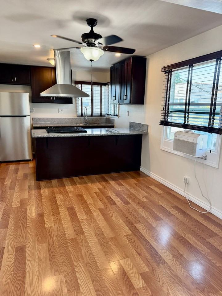 2534 Cedar Ave - Photo 6 of 15