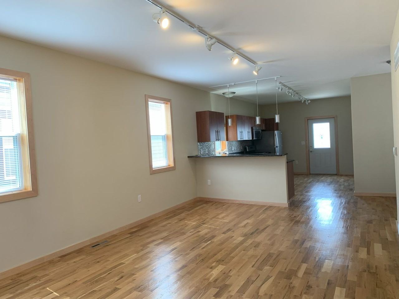 2507 S Logan Ave - Photo 2 of 21