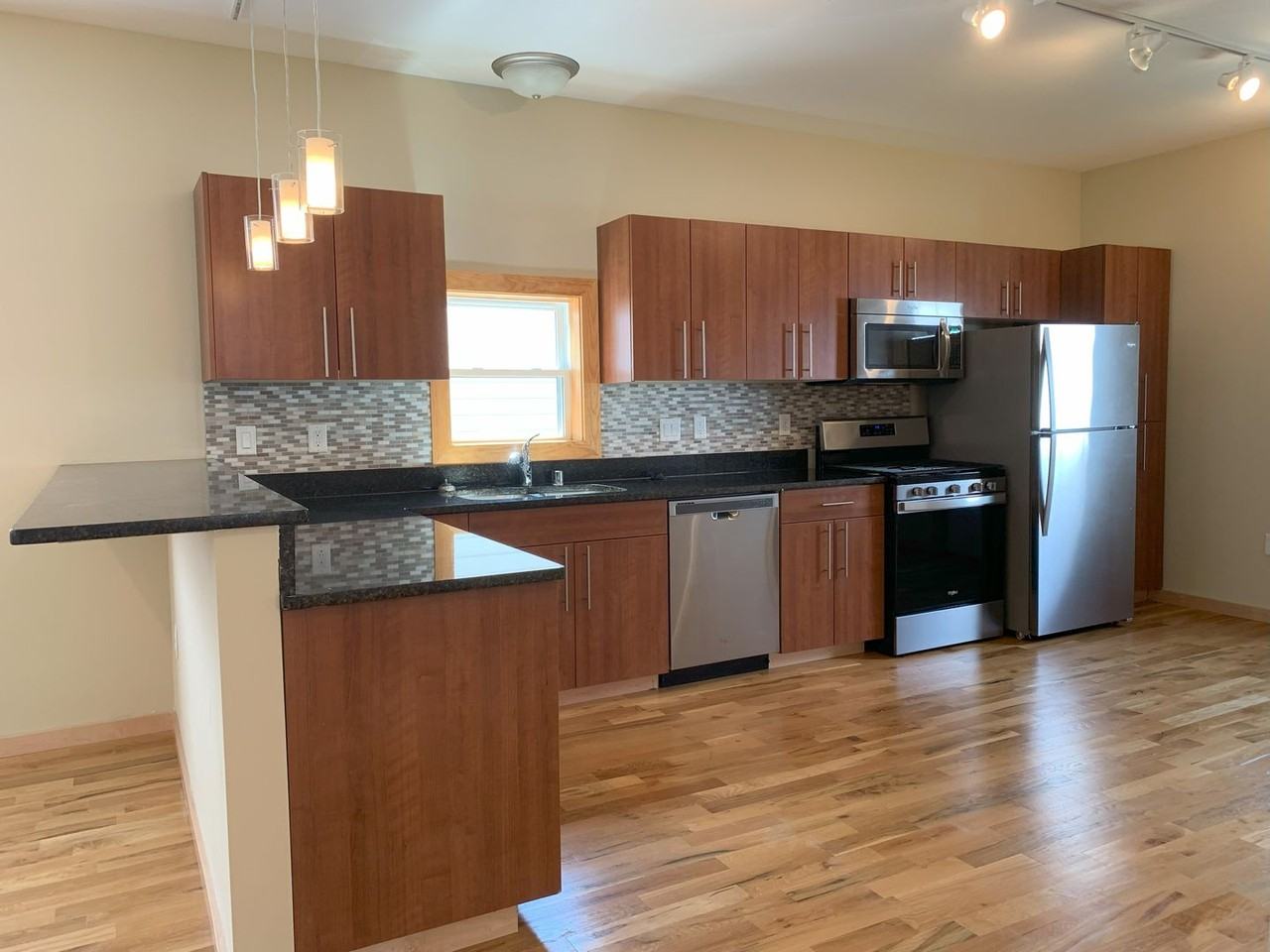 2507 S Logan Ave - Photo 3 of 21