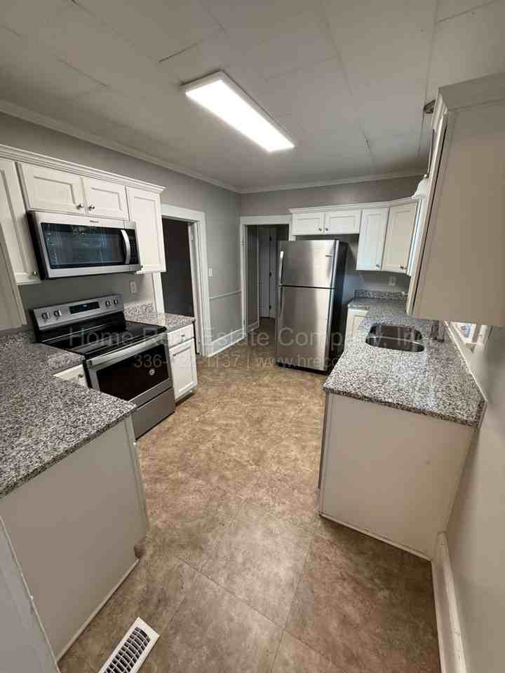 1707 Chapel St - Photo 4 of 7