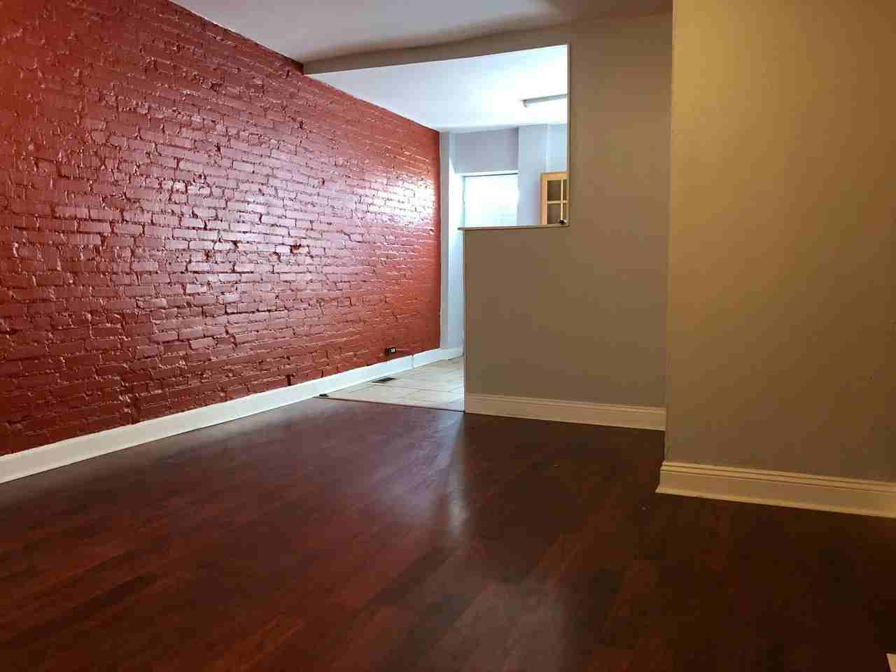 3242 Barclay St - Photo 4 of 26