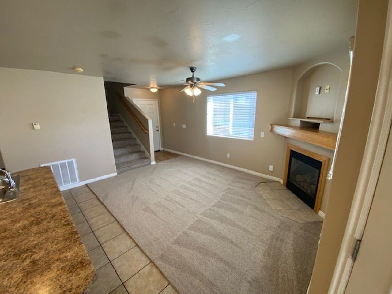 433 W 2100 N - Photo 2 of 18