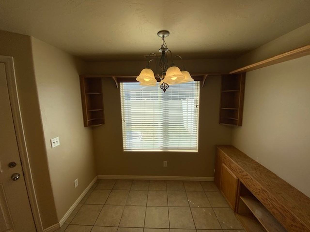 433 W 2100 N - Photo 4 of 18