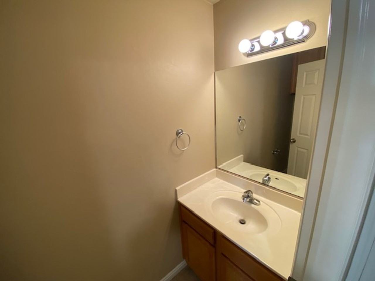 433 W 2100 N - Photo 5 of 18