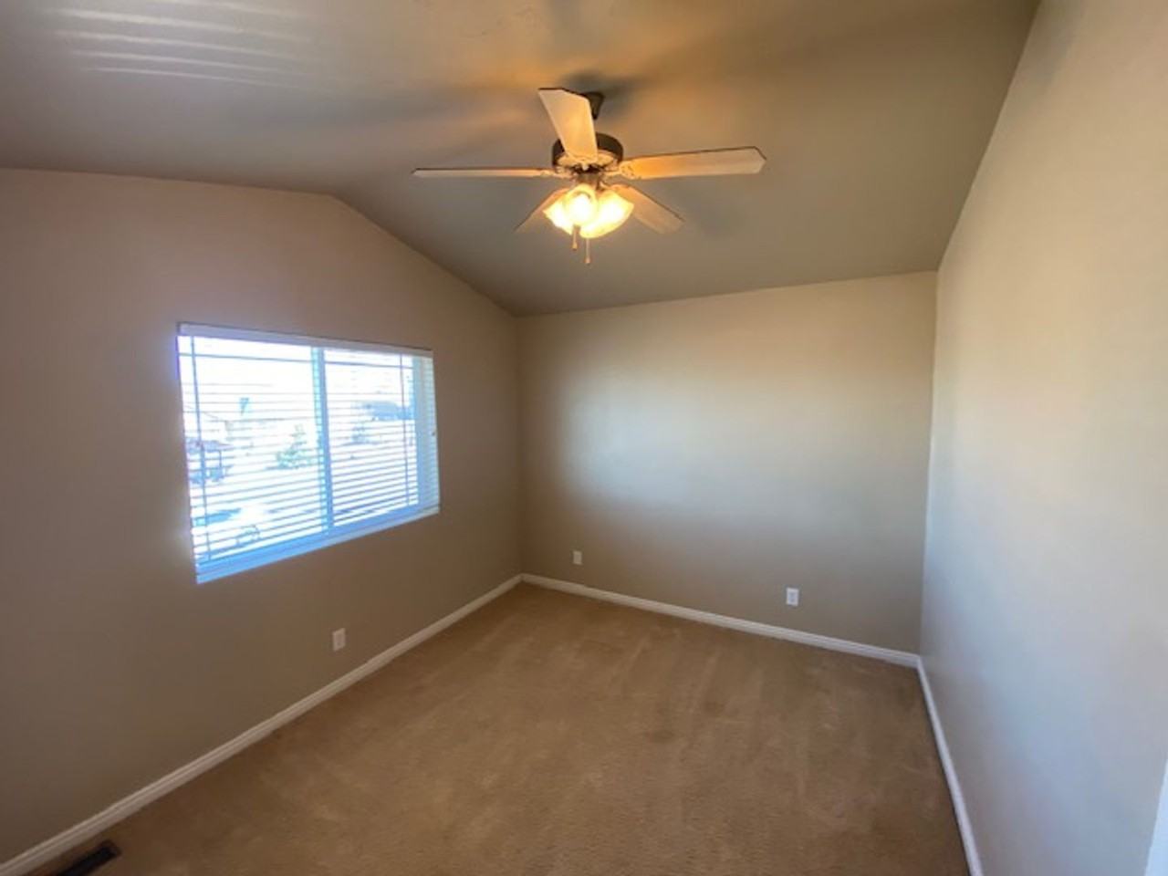 433 W 2100 N - Photo 6 of 18