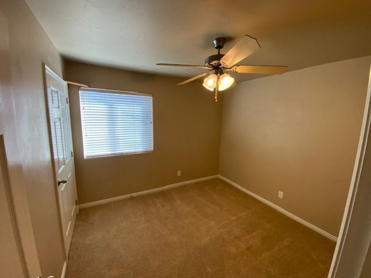 433 W 2100 N - Photo 7 of 18
