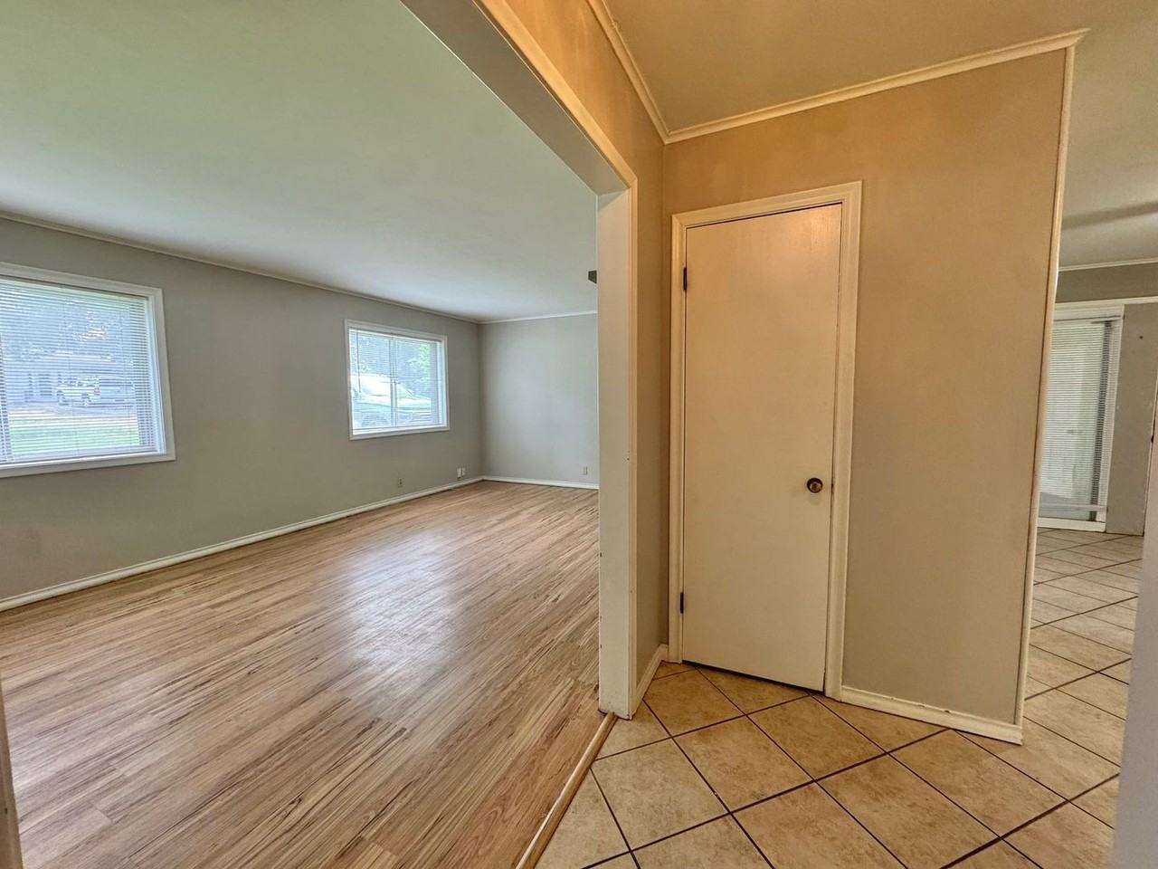 19 Paul Dr - Photo 2 of 13