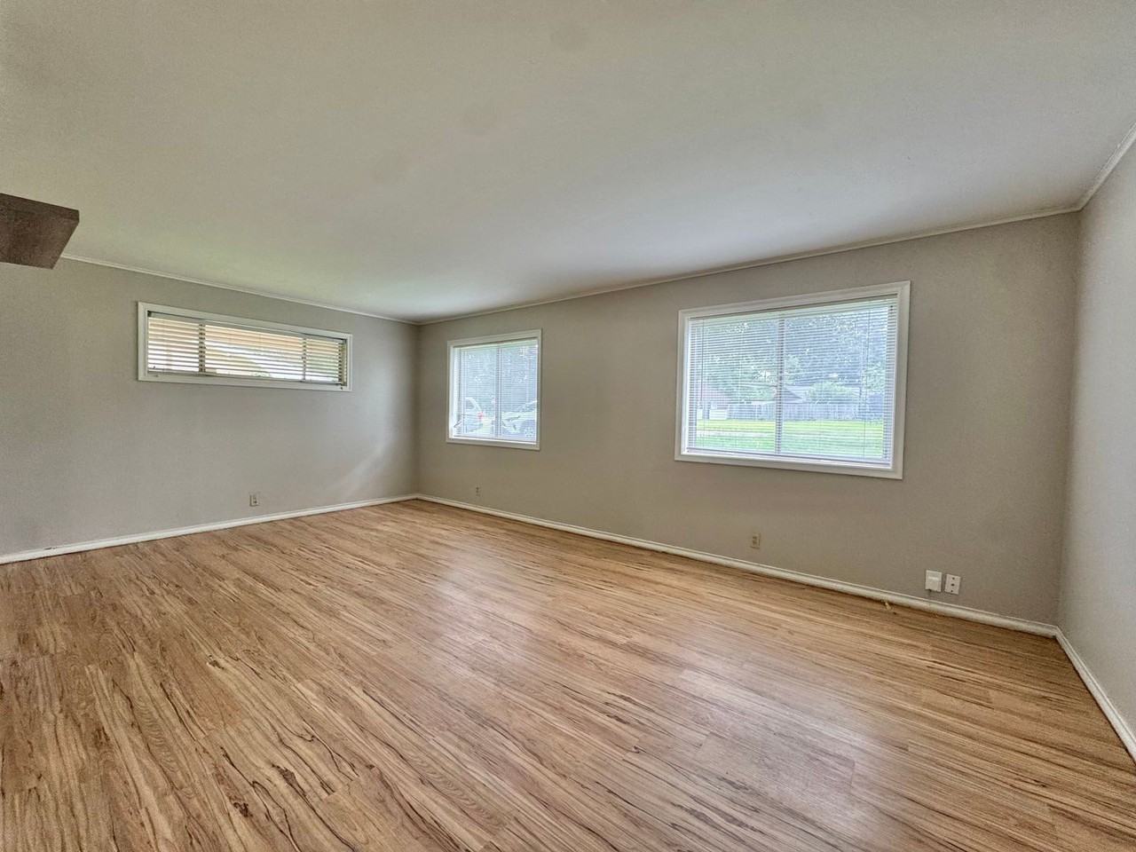 19 Paul Dr - Photo 3 of 13