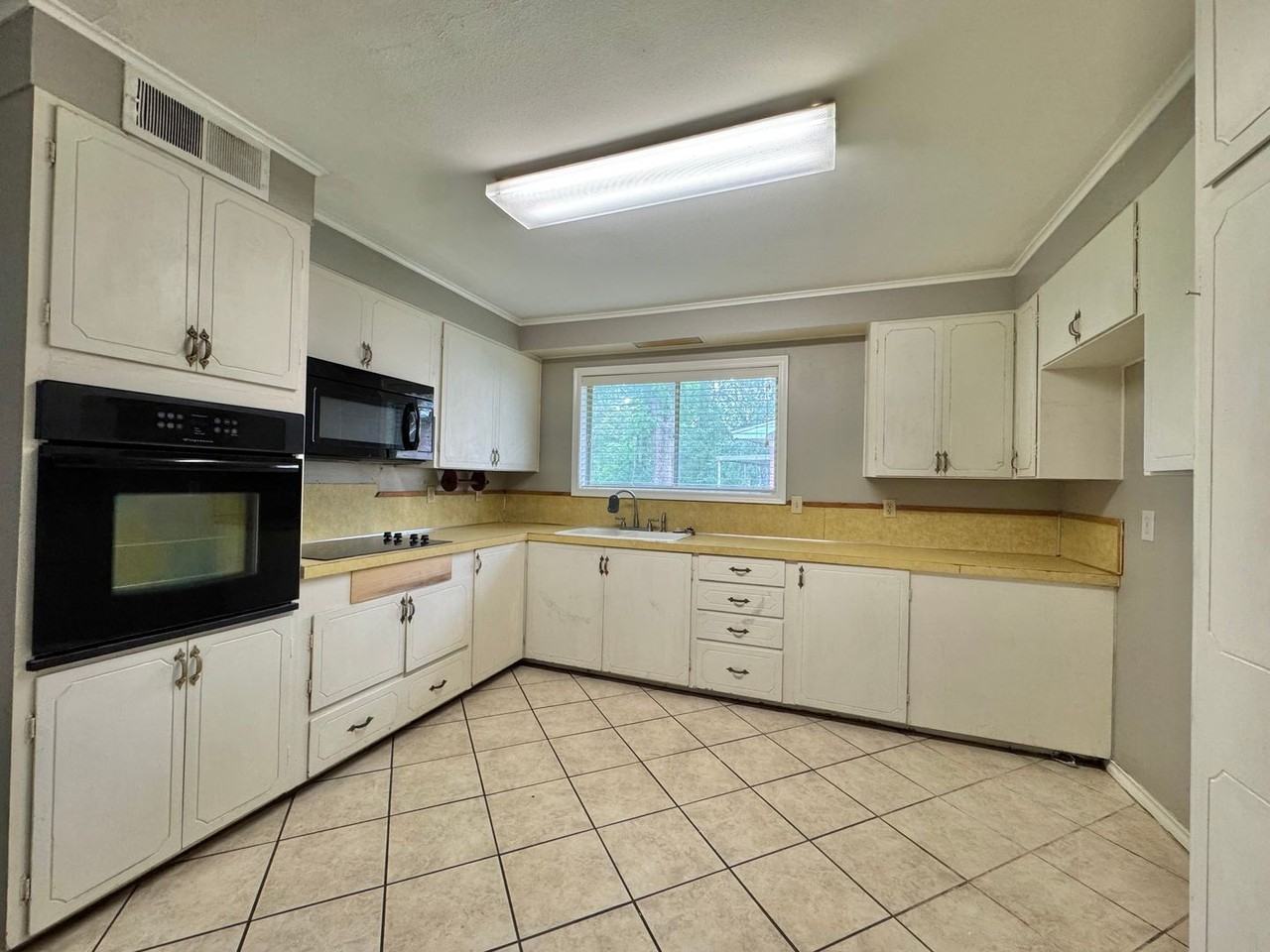 19 Paul Dr - Photo 5 of 13