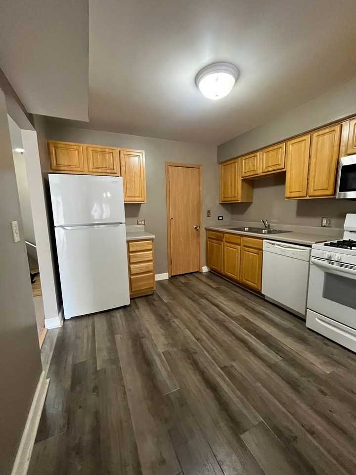 3000 Bayside Dr #201 - Photo 4 of 14