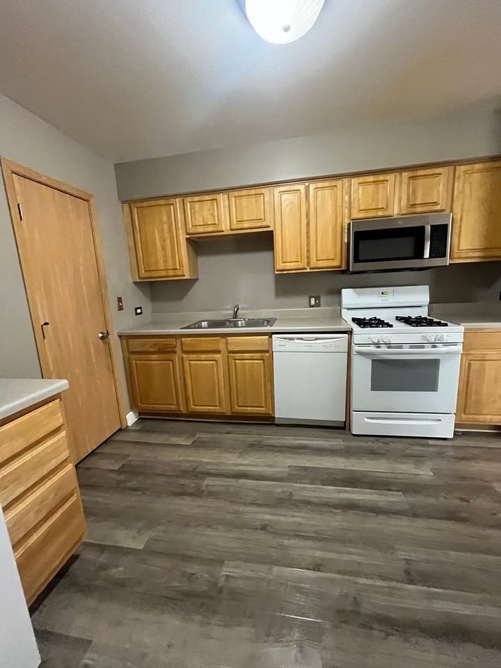 3000 Bayside Dr #201 - Photo 5 of 14