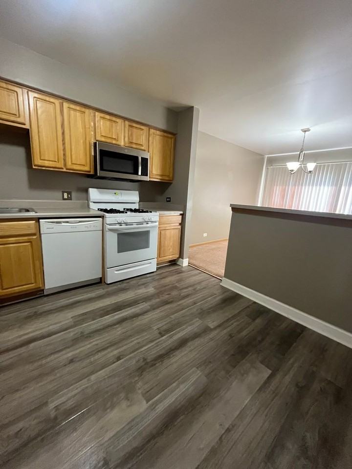 3000 Bayside Dr #201 - Photo 6 of 14