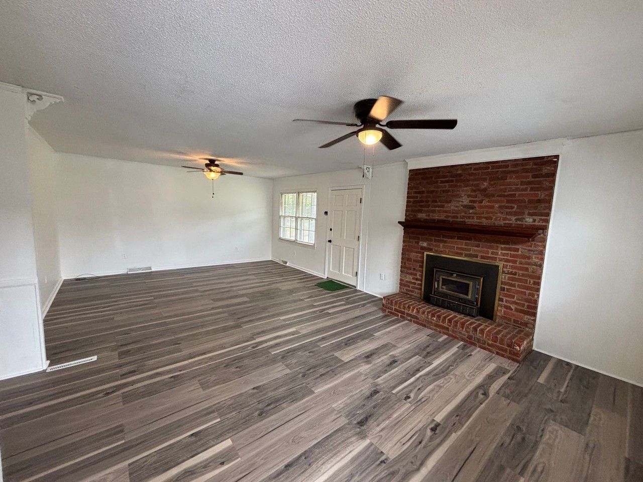 801 Bethpage Rd - Photo 3 of 15