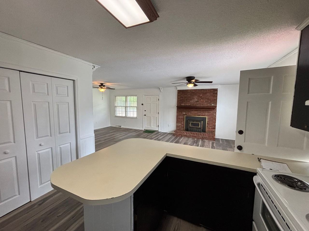 801 Bethpage Rd - Photo 4 of 15