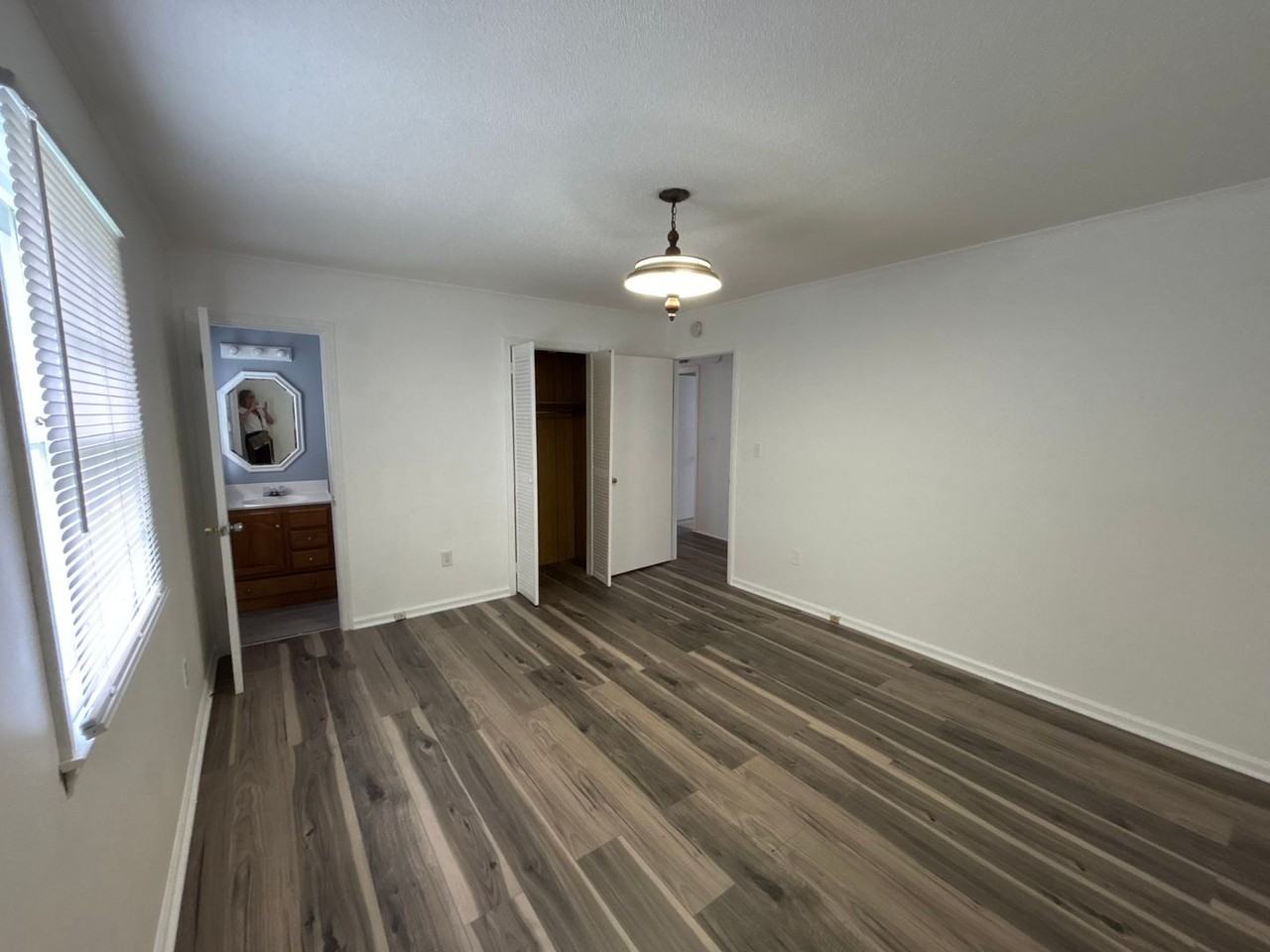 801 Bethpage Rd - Photo 6 of 15