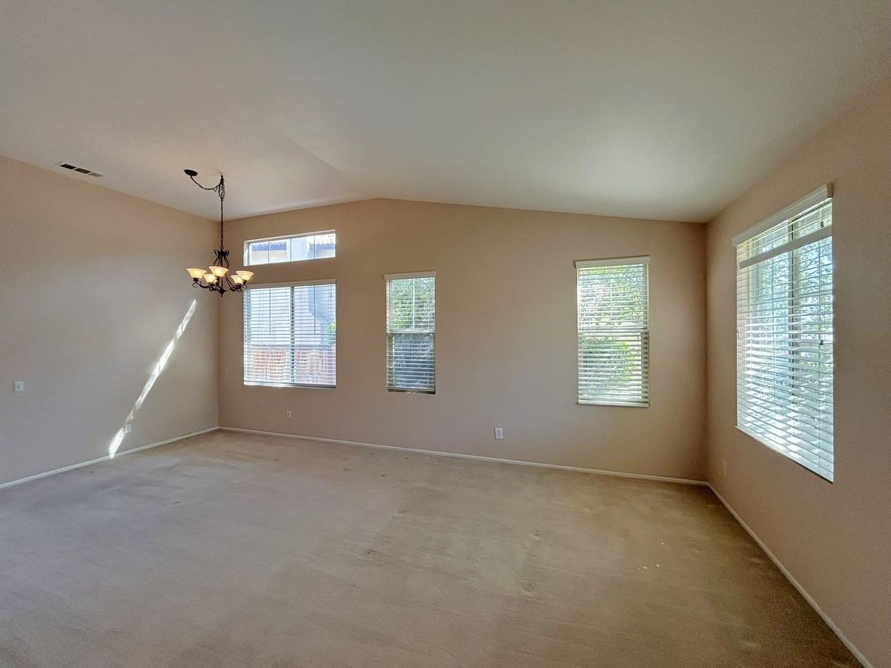 11811 Fairway Dr - Photo 4 of 21