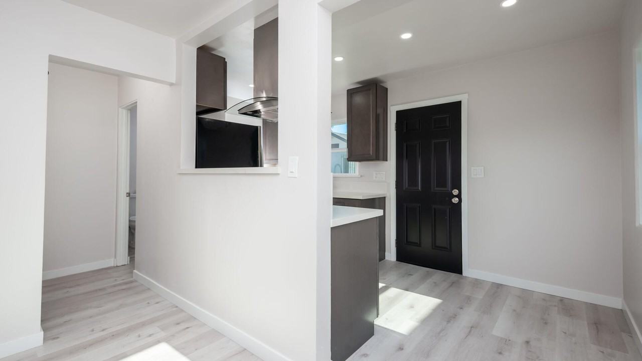 112 E 5th St - Photo 5 of 13