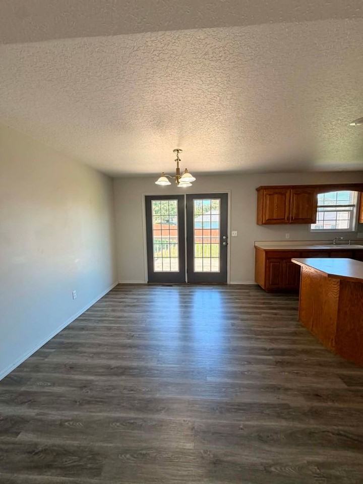 4315 W 27th St - Photo 4 of 17