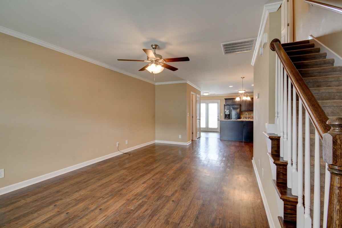 310 Sam Houston Cir - Photo 2 of 11