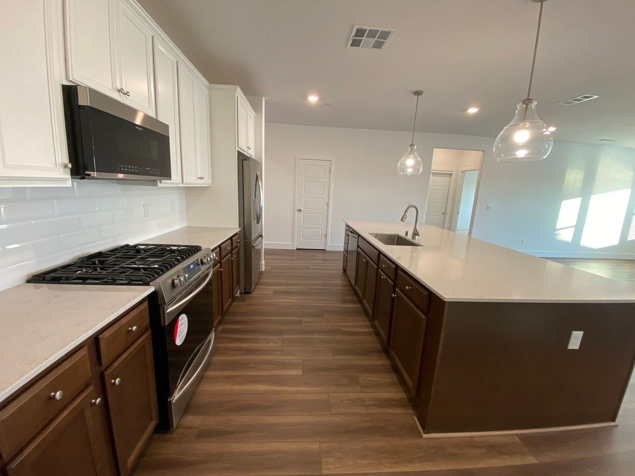 113 E Tyler Ave - Photo 4 of 29
