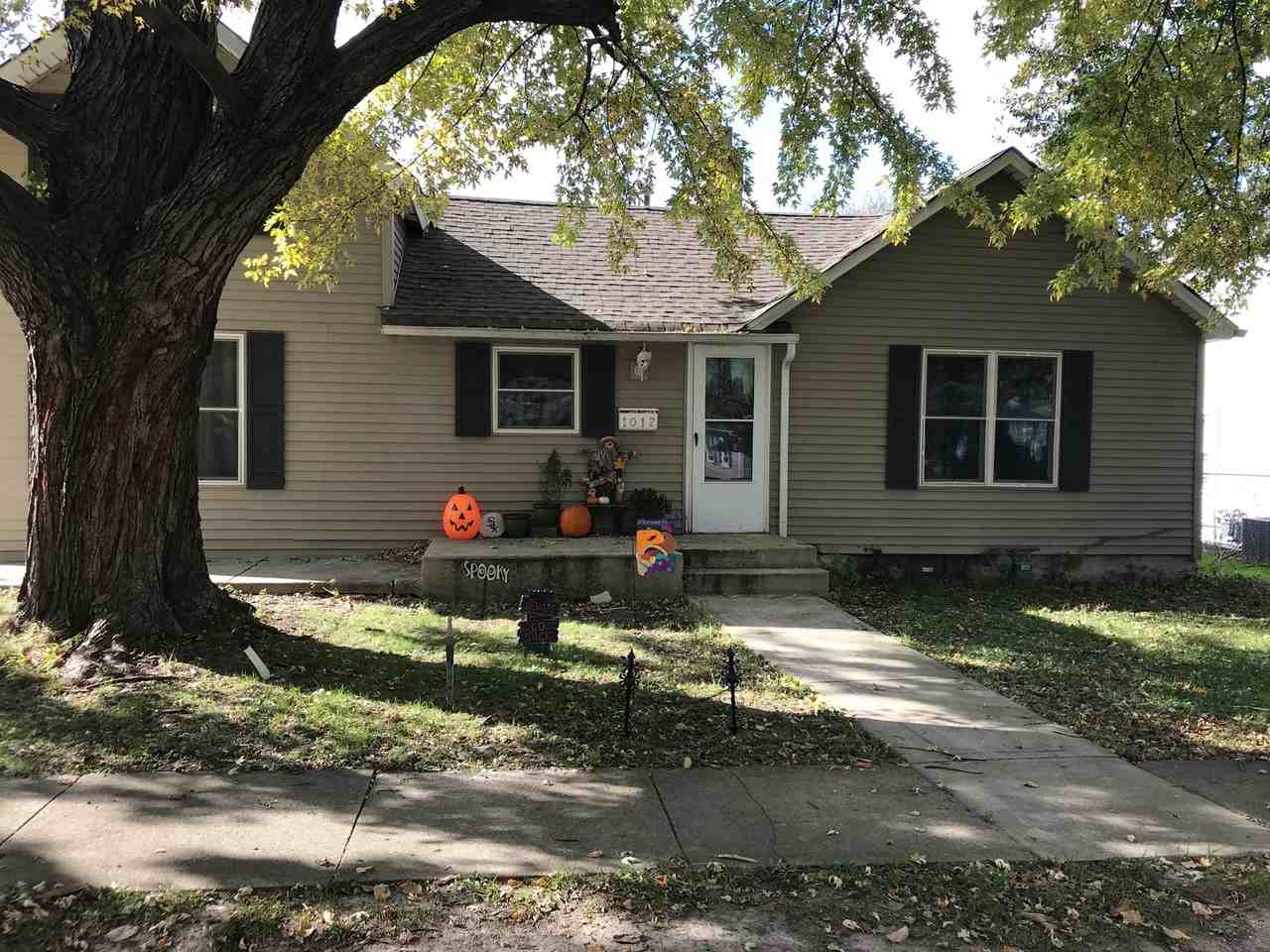 1012 Warner Ave
