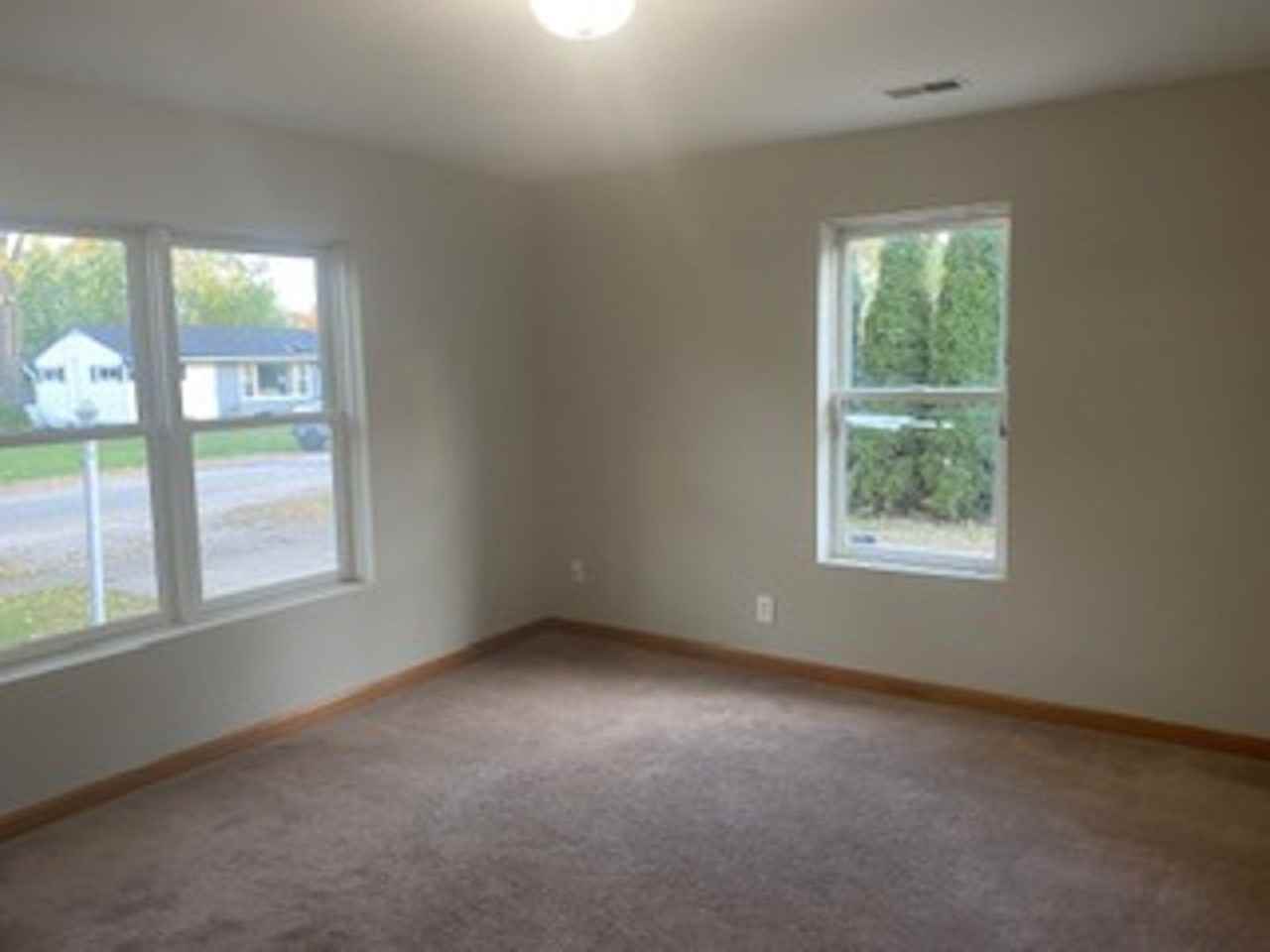 1012 Warner Ave - Photo 6 of 11