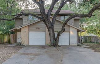 300 Villa Oaks Cir - Photo 1 of 1