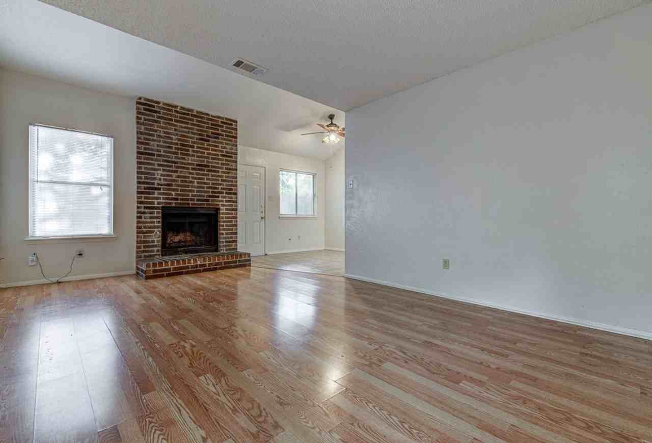 300 Villa Oaks Cir - Photo 3 of 12