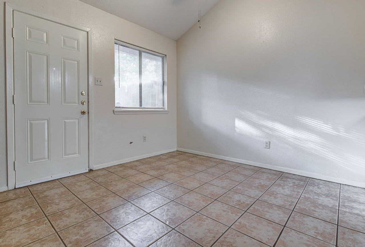 300 Villa Oaks Cir - Photo 5 of 12