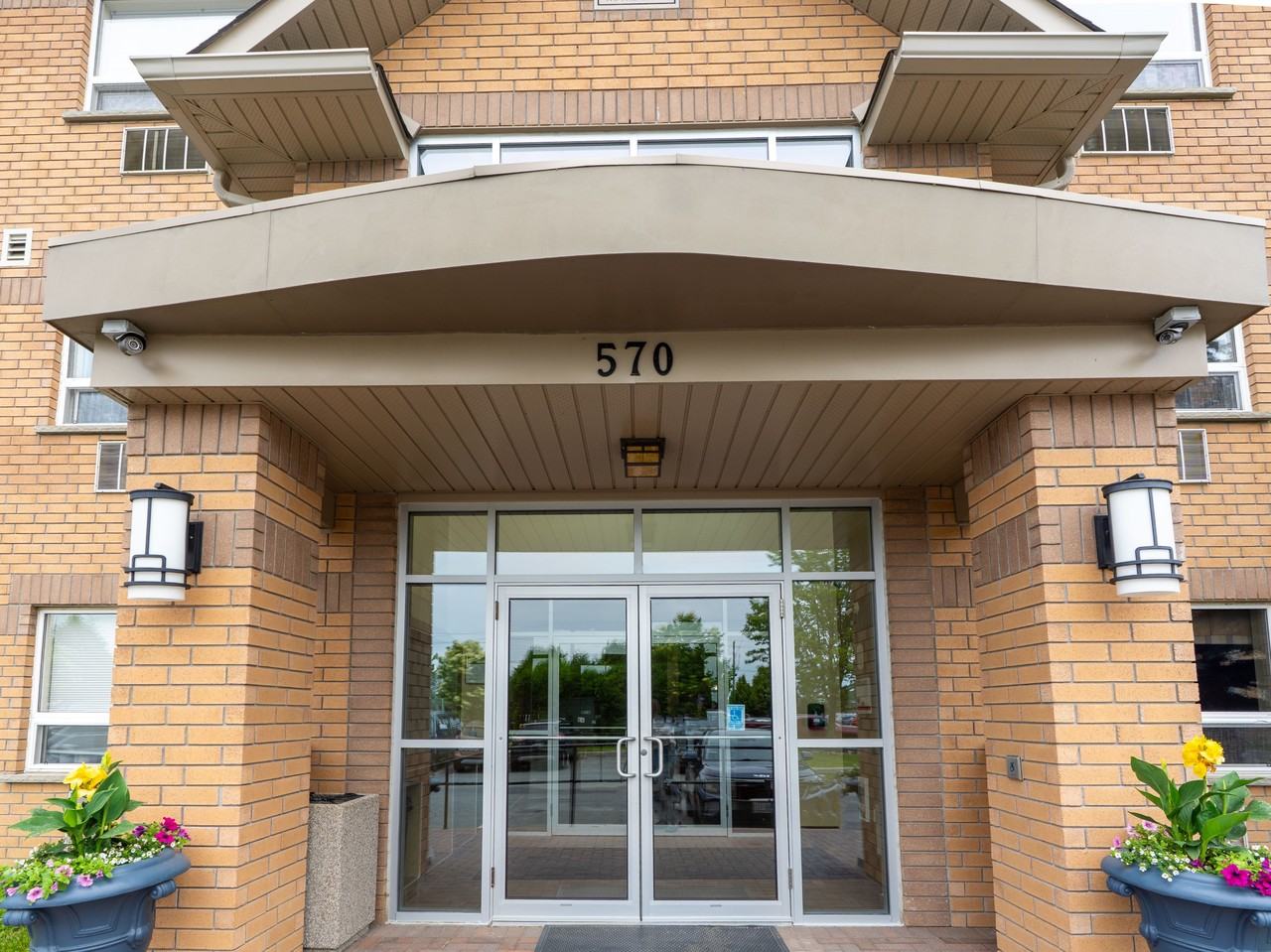 Notre Dame Apartments - Photo 4 of 25