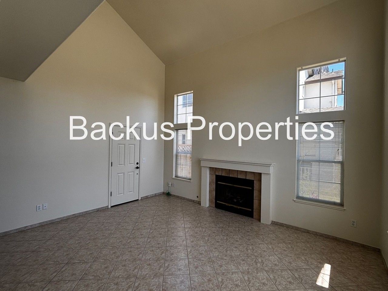 1065 Kensington Way - Photo 4 of 29