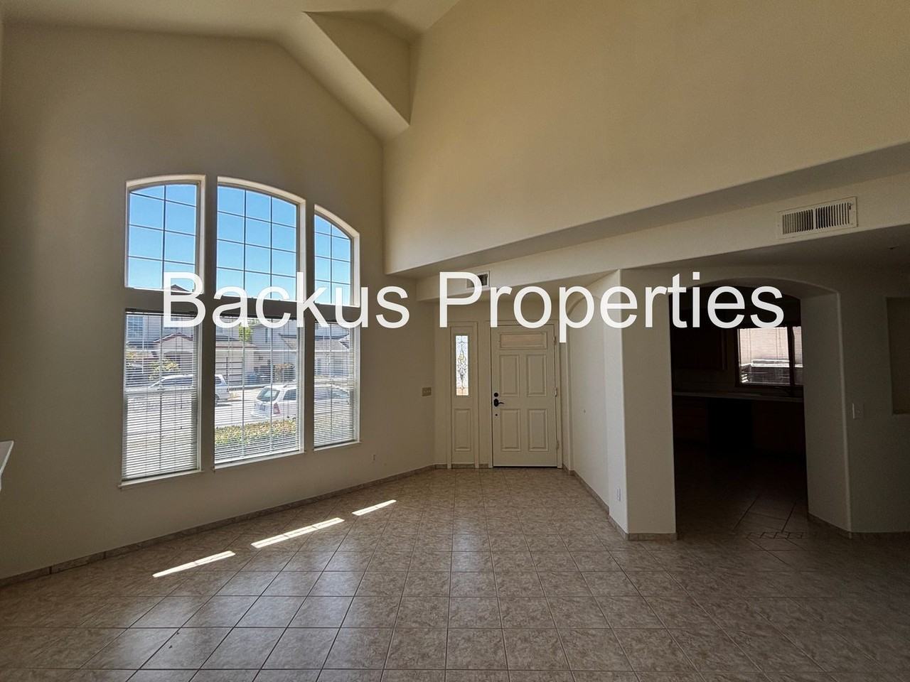 1065 Kensington Way - Photo 5 of 29