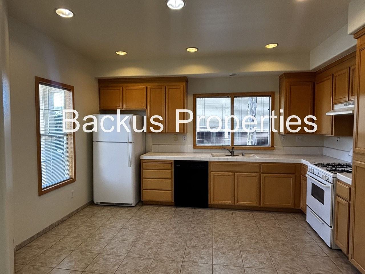 1065 Kensington Way - Photo 6 of 29