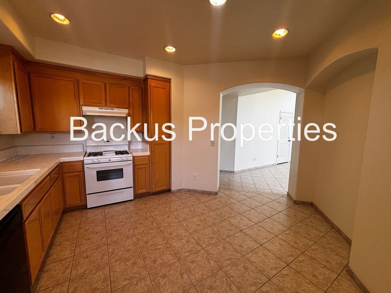1065 Kensington Way - Photo 7 of 29