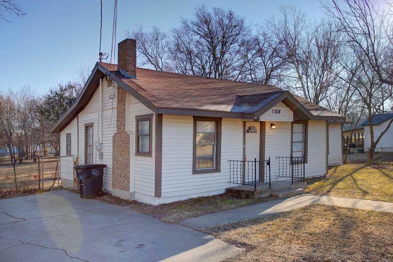 1308 Joslin St - Photo 2 of 19