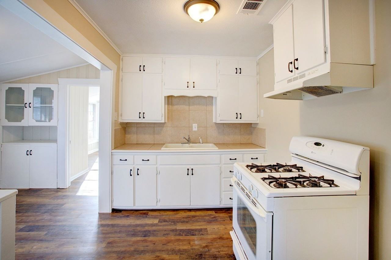 1308 Joslin St - Photo 7 of 19