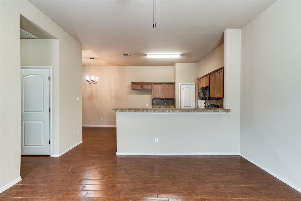 1120 Brendon Lee Ln - Photo 7 of 32