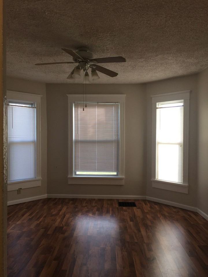 600 N Linden St - Photo 5 of 10