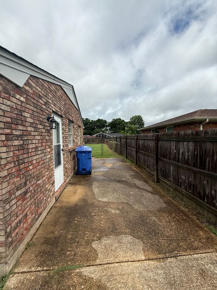 224 Lilac Dr - Photo 3 of 14