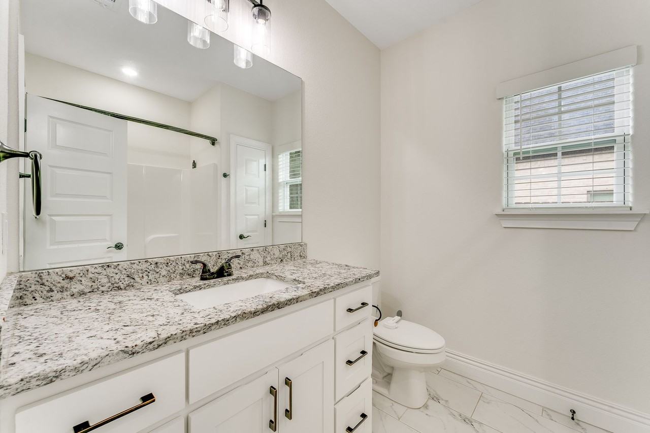 1100 Brandon Way - Photo 4 of 25